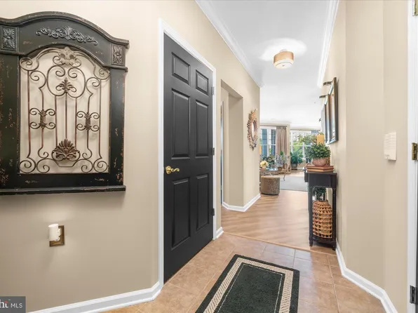 221 Masterson Ct, Trenton, NJ 08618