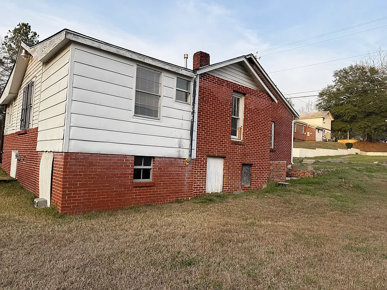 231 N Cotton St — Photo 31
