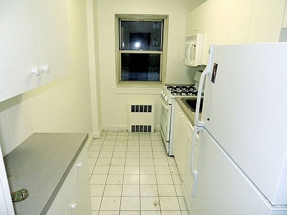 4th image of 14220 84th Dr #3