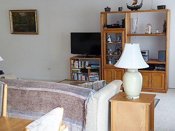 4th image of 660 Mill Cir Unit 206