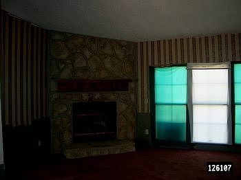 126107X-4.jpg