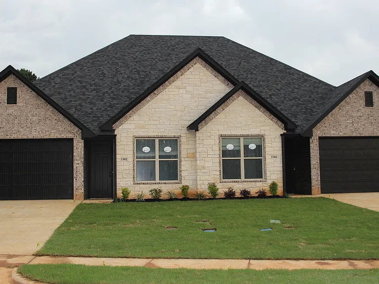 1302 Page Valley Cir — Photo 1