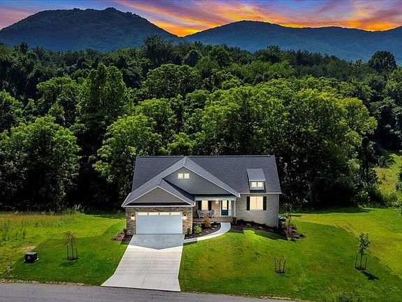 4th image of 447 Hollymeade Ln