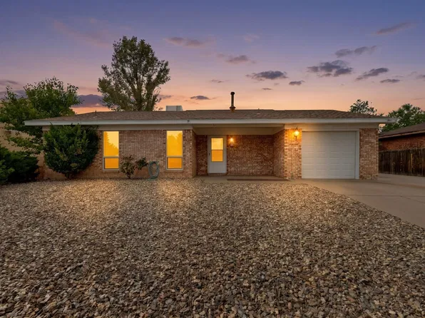 9933 Clearwater St NW, Albuquerque, NM 87114