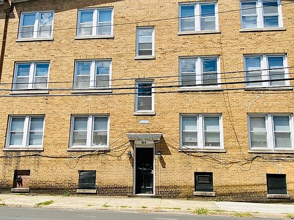 2nd image of 800 N Sheppard St APT 12