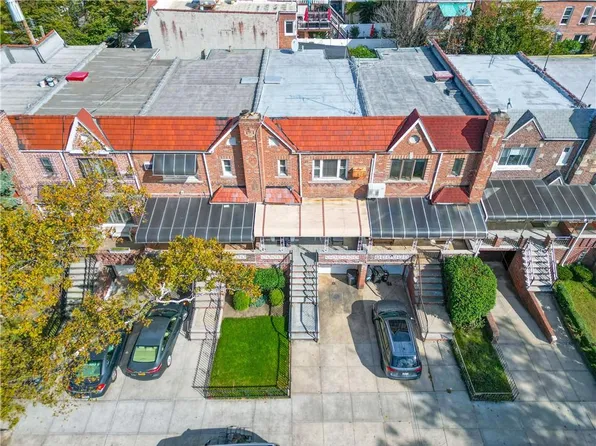 4715 Bedford Avenue image 30 of 35