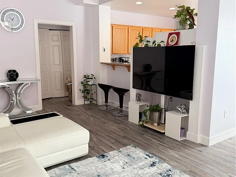 87 E Agate Ave #202 — Photo 5
