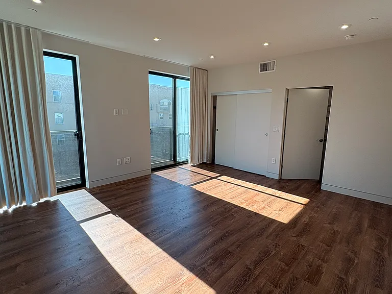 231 S Westlake Ave #301 — Photo 25
