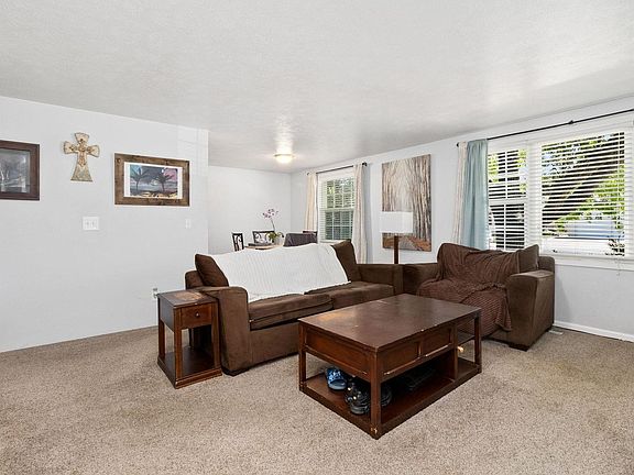 3rd image of 2000 Derby Ct
