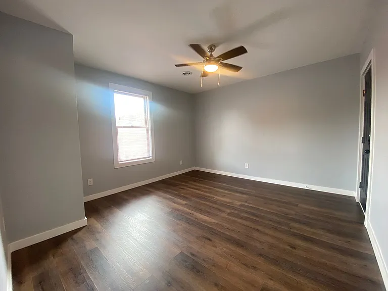 303 W Watauga Ave — Photo 7