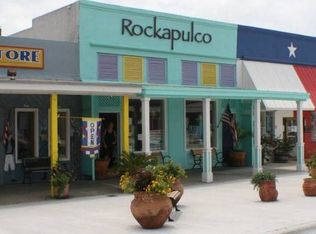 504 S Austin St, Rockport, TX 78382