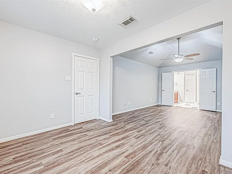 1524 Robin Ave — Photo 15