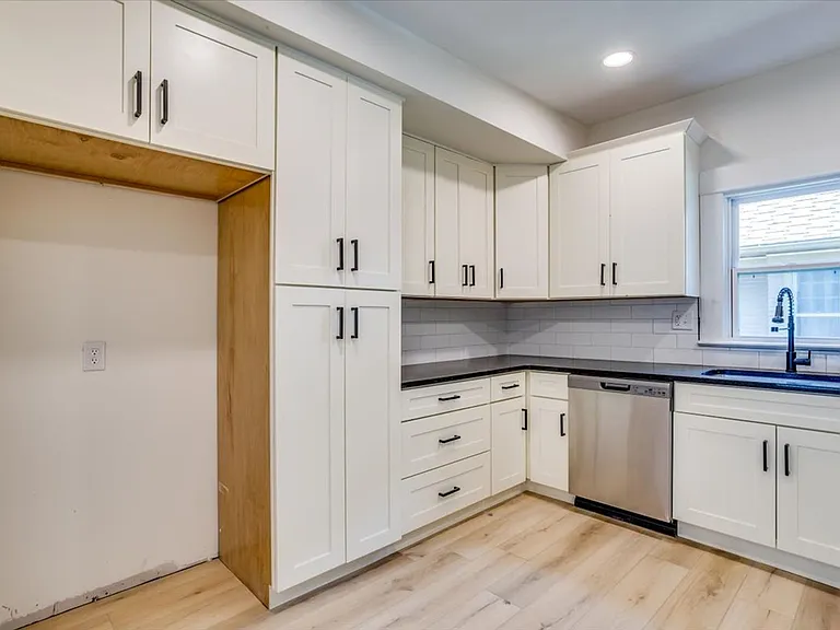 1227 N Lewellen Ave — Photo 15