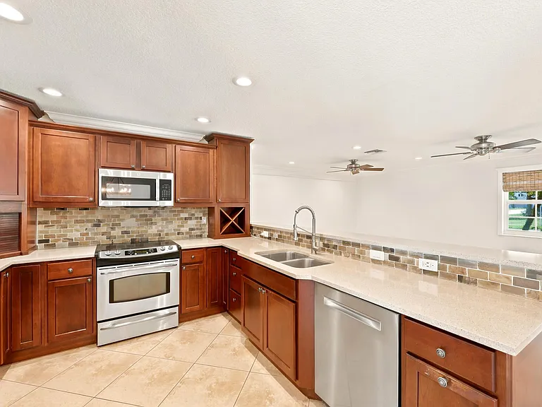 1222 SW 5th St — Photo 16