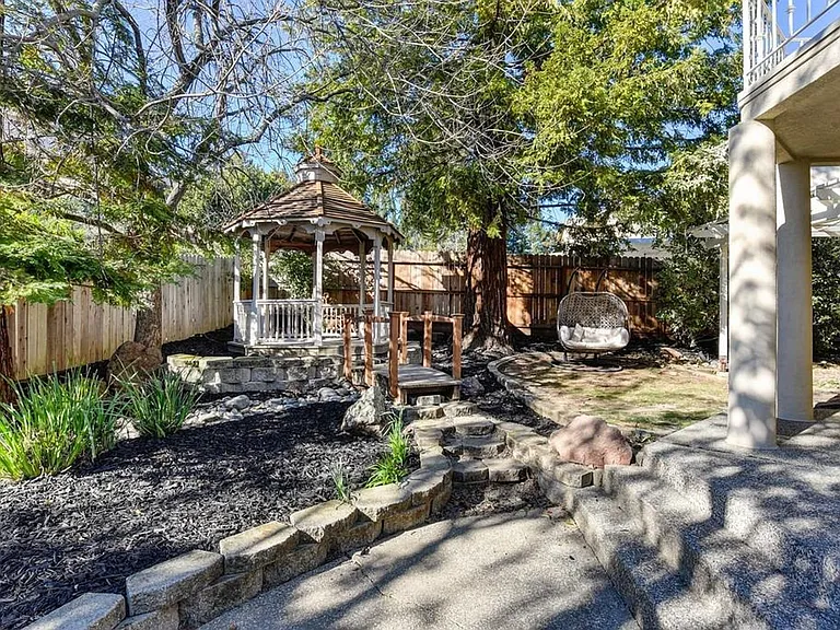 4650 Dorchester Ln — Photo 34