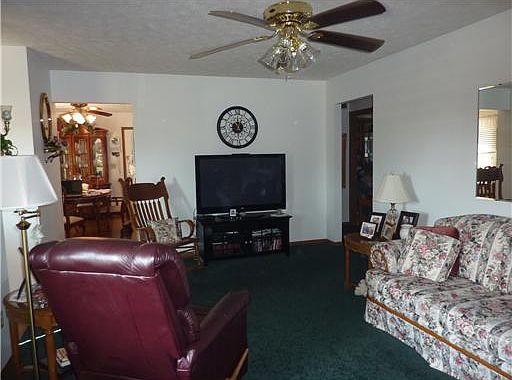 4th image of 1834 Parkway Dr