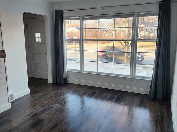 5th image of 324 Gladwin Ave