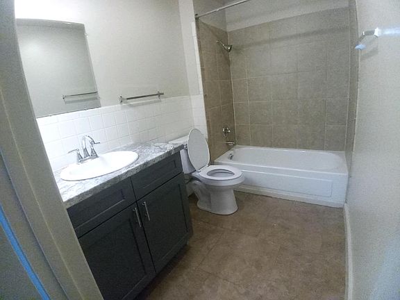 4th image of 1124 E 9th St APT 49