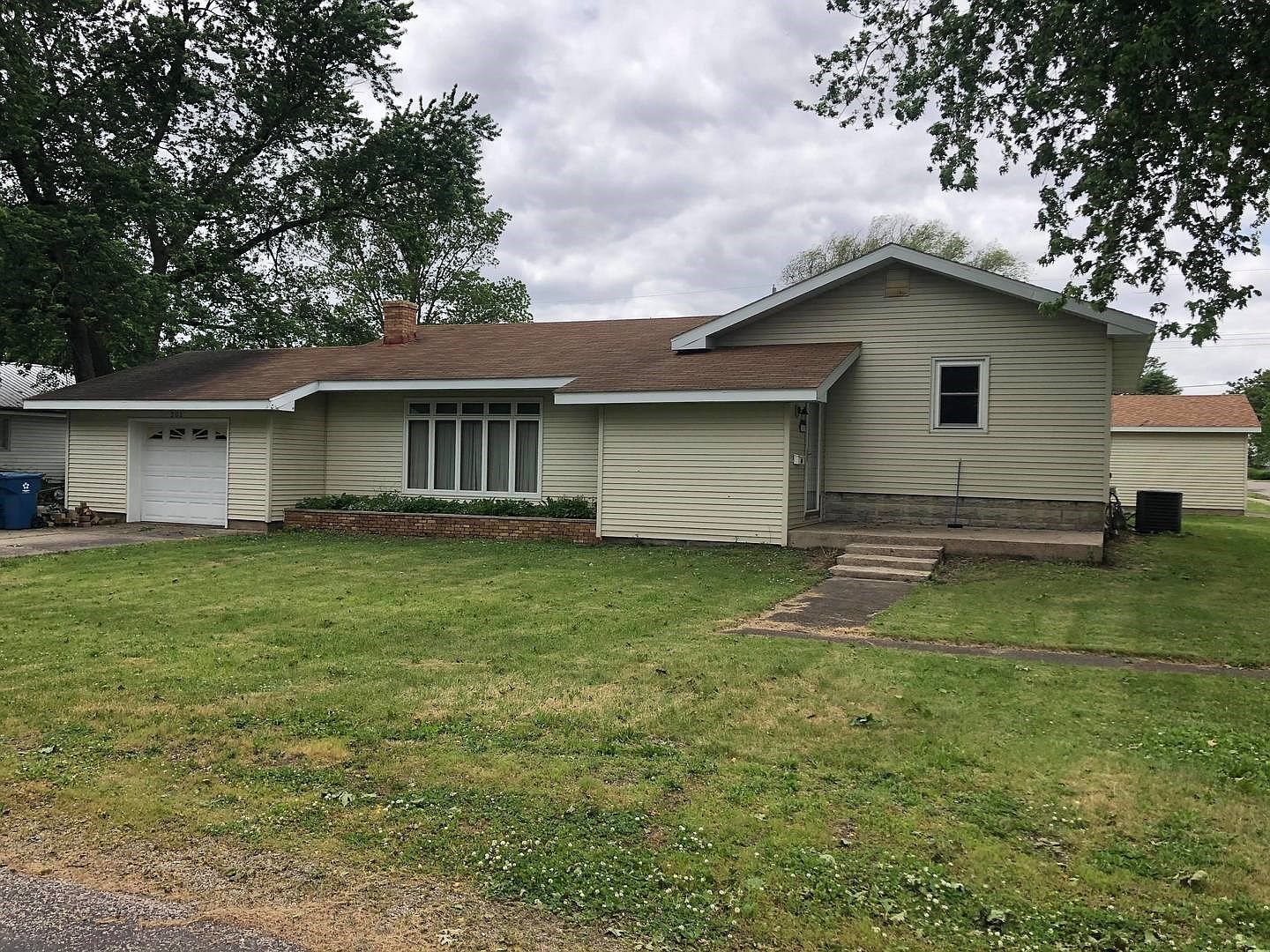 302 S Walnut St, Arrowsmith, IL 61722 Zillow