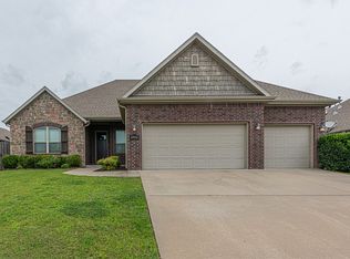2912 W Featherock Way, Fayetteville, AR 72704