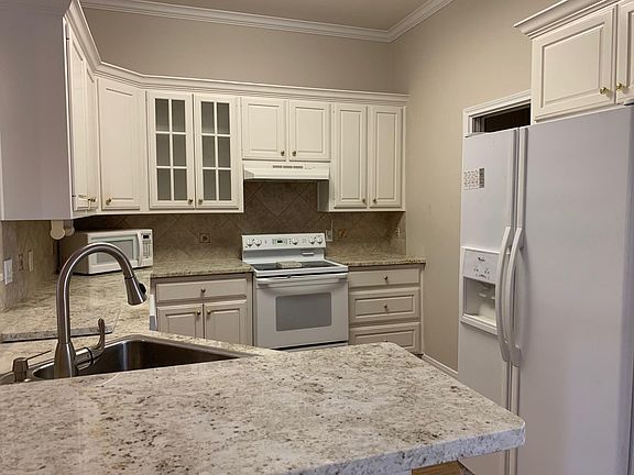 5th image of 609 Eagles Nest Dr