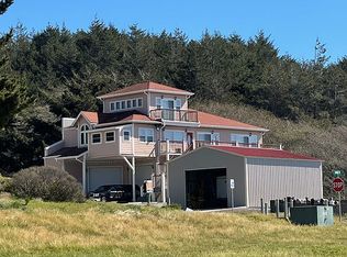 152 Lower Pacific Dr, Whitethorn, CA 95589