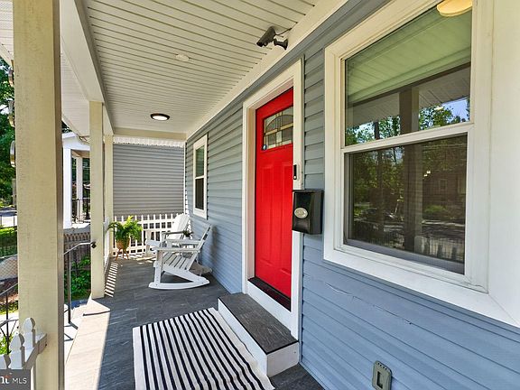 4th image of 6004 Clay St NE