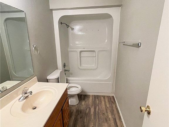 3rd image of 3004 Levi Ln