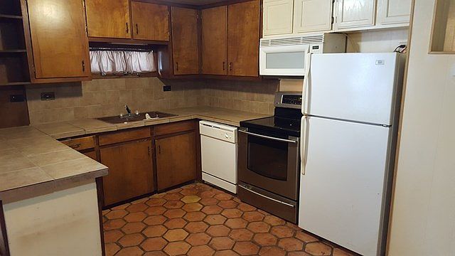 2nd image of 1303 McAllen Dr
