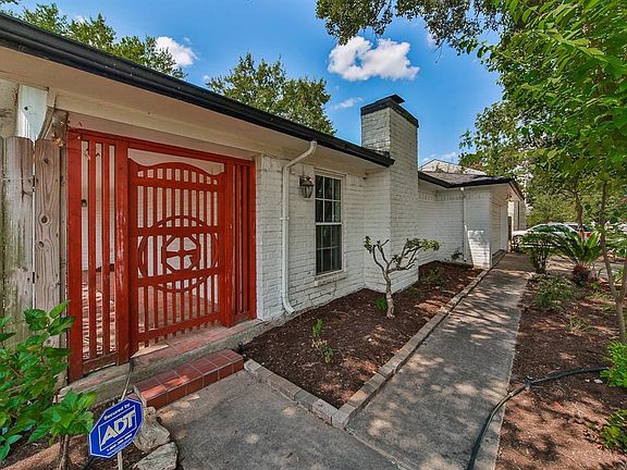 3rd image of 13903 Piping Rock Ln