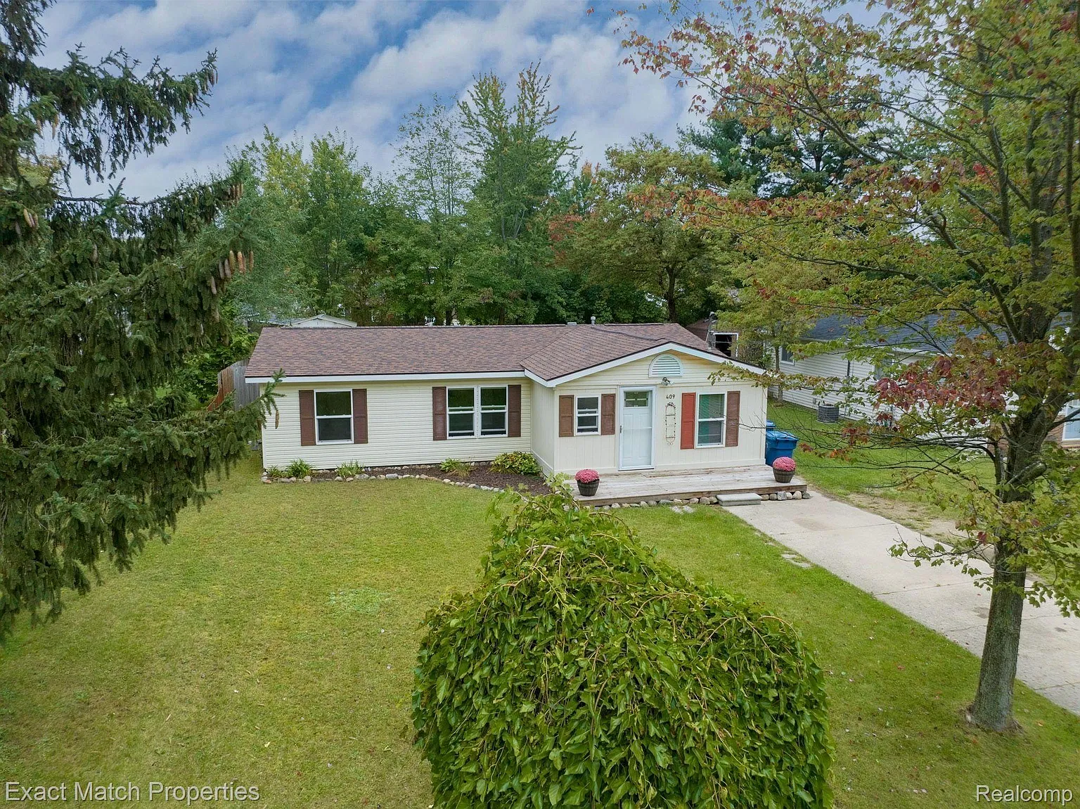 409 Lakeview St photo 1