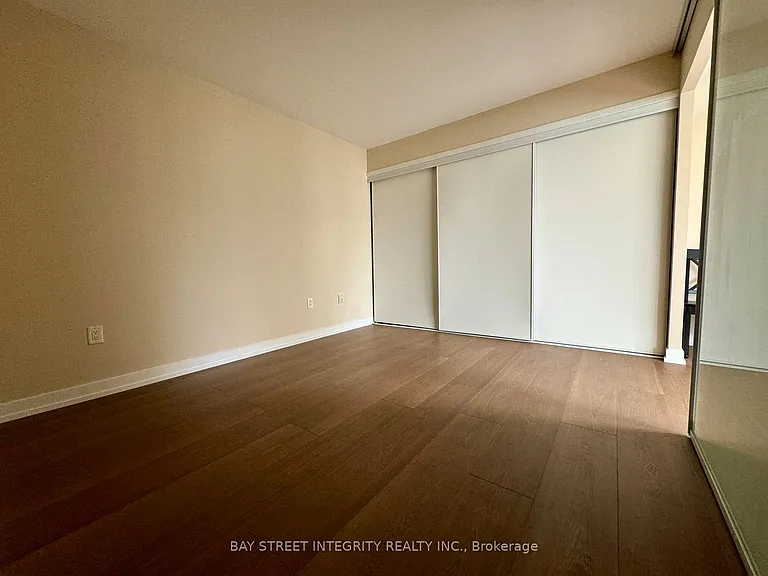15 Brunel Ct #812 — Photo 9