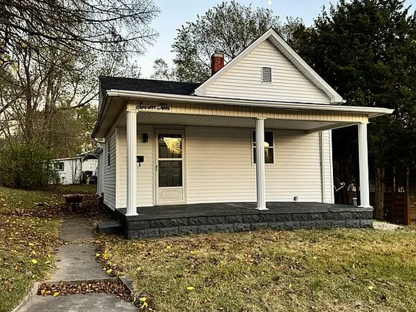 710 S 6th St, Clinton, IN 47842