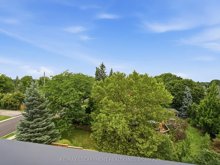 383 Dundas St E #49 — Photo 32