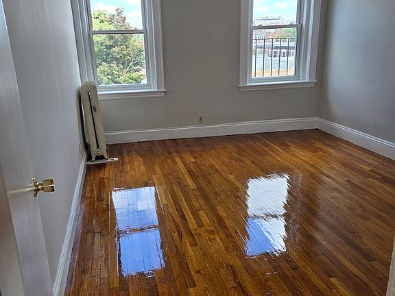 4th image of 1189 Commonwealth Ave