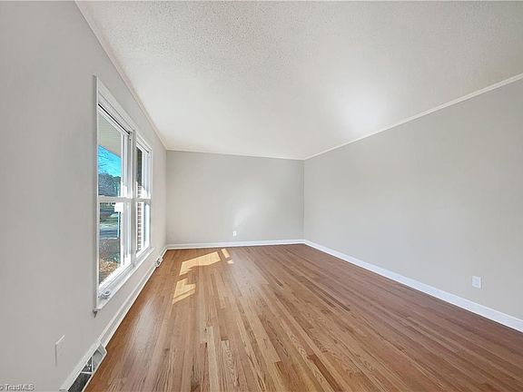3rd image of 2508 La Vista Dr