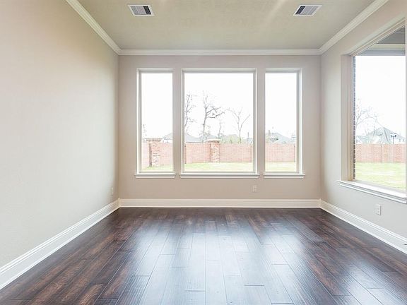 3rd image of 2118 Twin Rose Dr