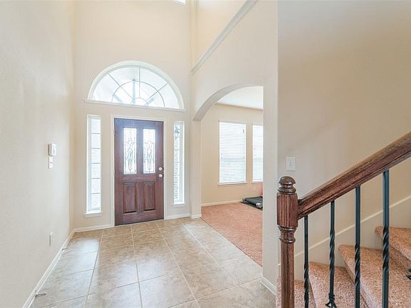 4th image of 4007 Longwood Dr