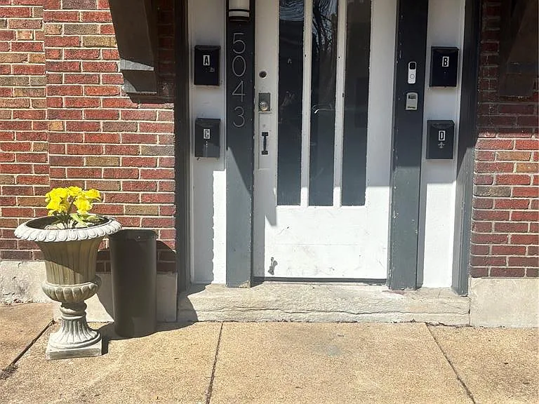 5043 Alaska Ave #B — Photo 2
