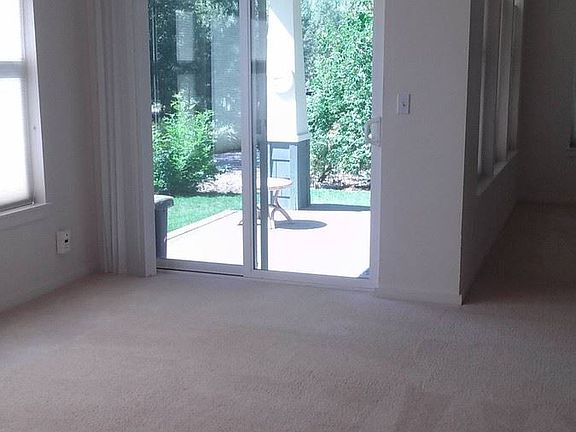 5th image of 920 SE Creekside Dr