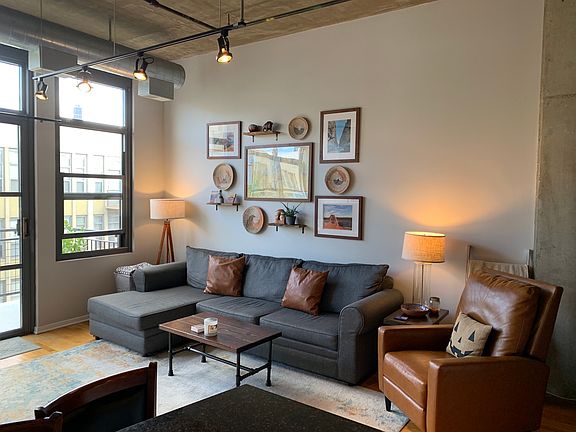 2nd image of 900 N Kingsbury St APT 1105