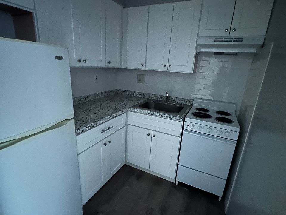 1st image of 1549 Central Ave #316