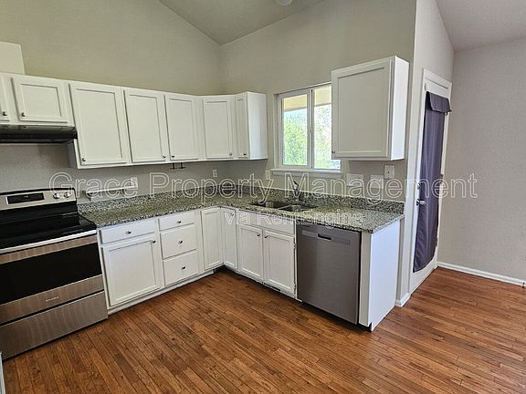 4th image of 325 W 116th Ave