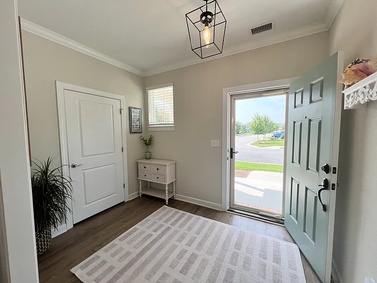 427 Middleton Way — Photo 2
