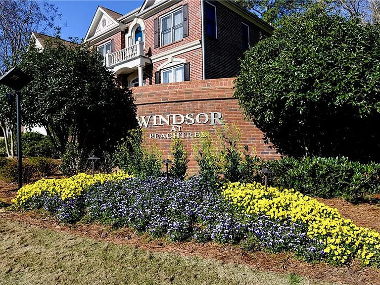 265 Windsor Gate Cv — Photo 57