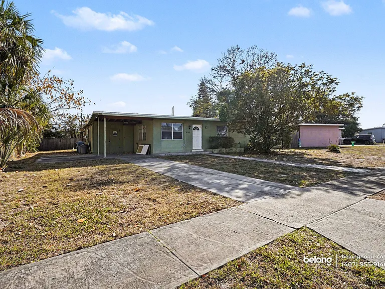 865 Canada St NE — Photo 3