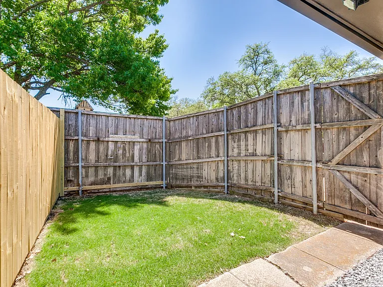 2822 Clear Springs Dr — Photo 24