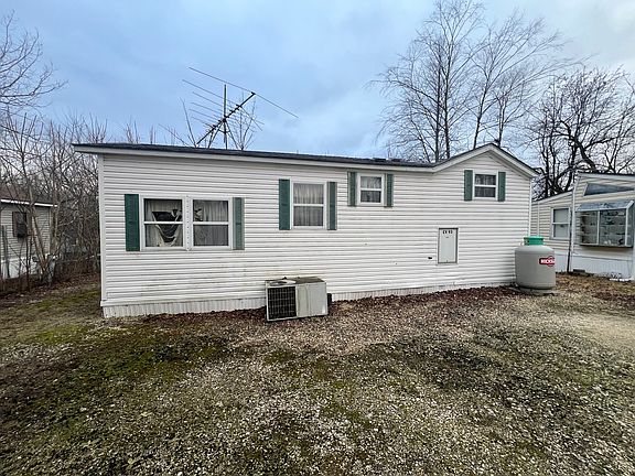2nd image of 93 Lakeshore Dr