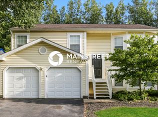 469 Oak Village Dr, Columbus, OH 43207