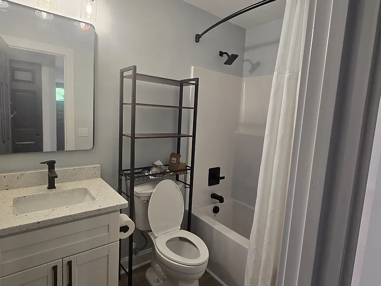 1111 Grace Ave — Photo 5